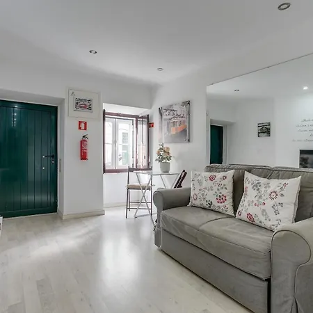 Апартаменты Cozy T.m. Flat In The Heart Of